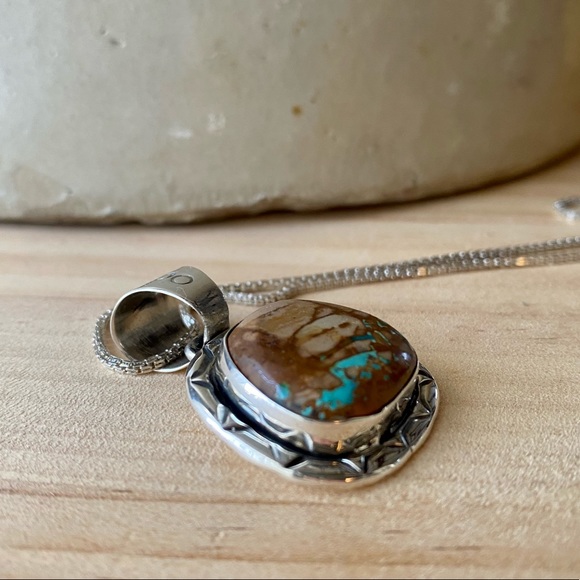 Unique Turquoise Pendant set in .925 Sterling signed TS by the artist. - Picture 4 of 9